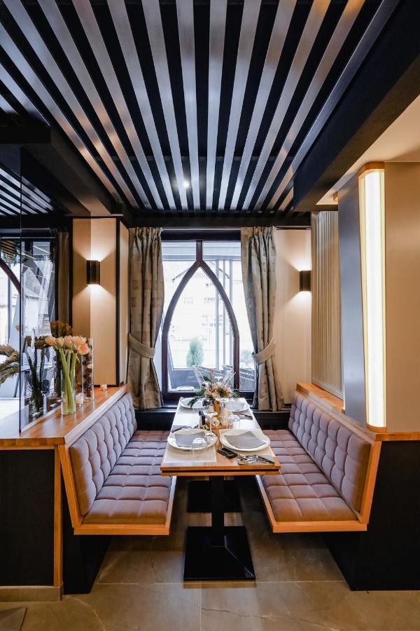 Pensiune Restaurant Capra Neagra モイセイ エクステリア 写真