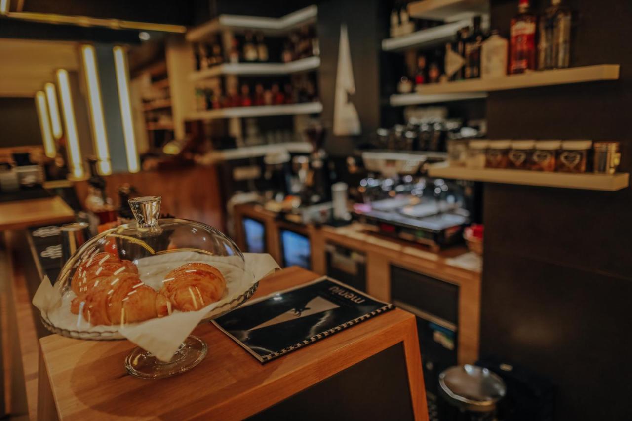 Pensiune Restaurant Capra Neagra モイセイ エクステリア 写真