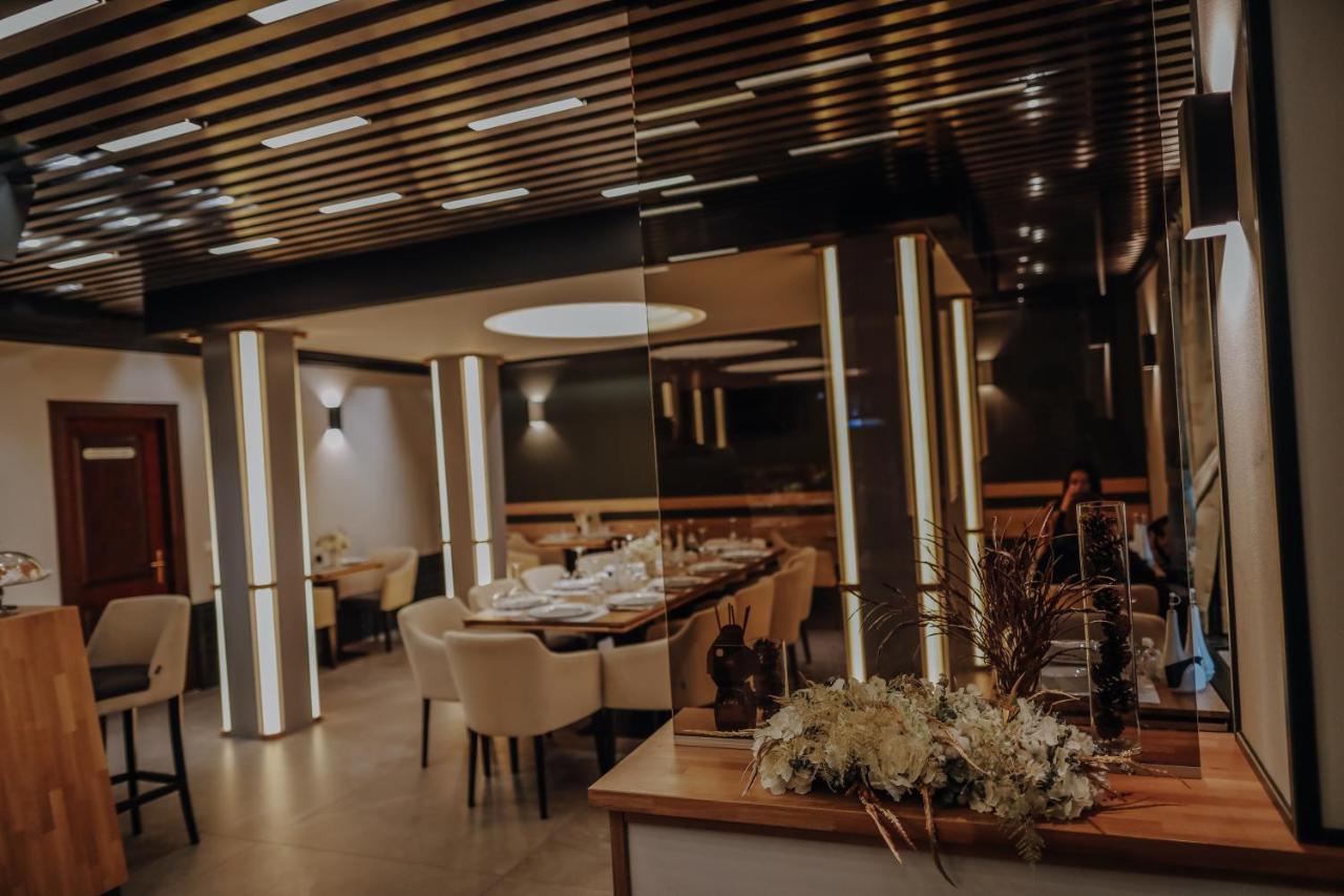 Pensiune Restaurant Capra Neagra モイセイ エクステリア 写真